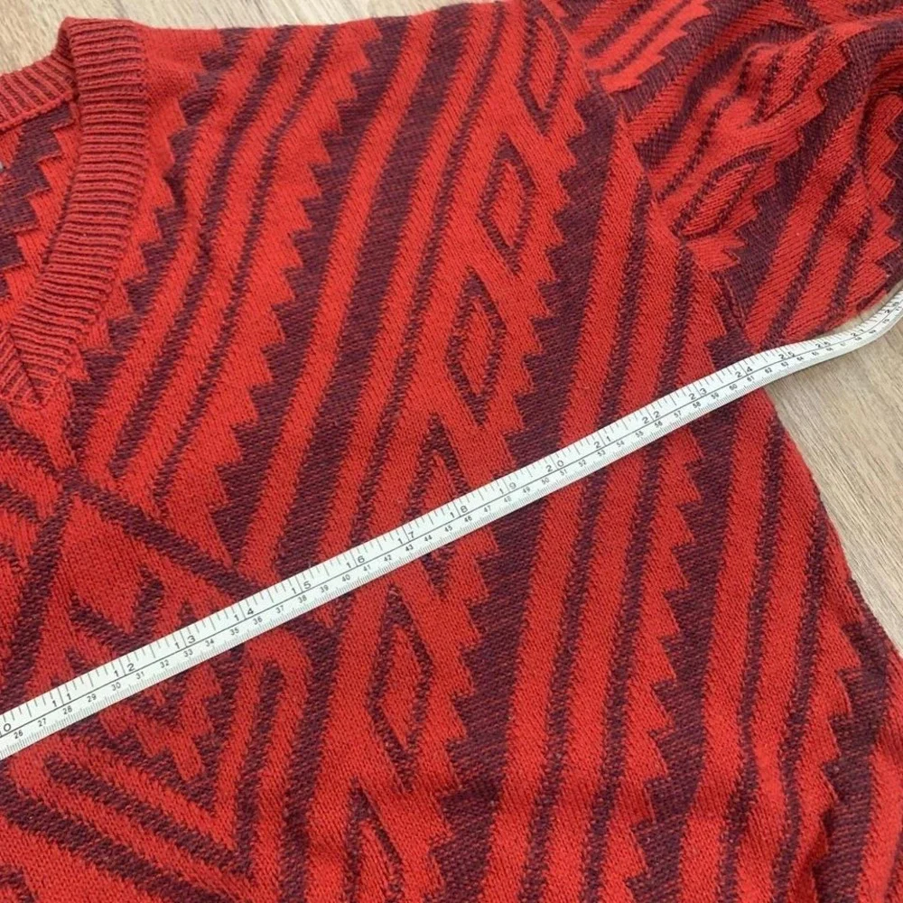ASOS zigzag pattern vneck pullover sweater in red‎ - size medium mens